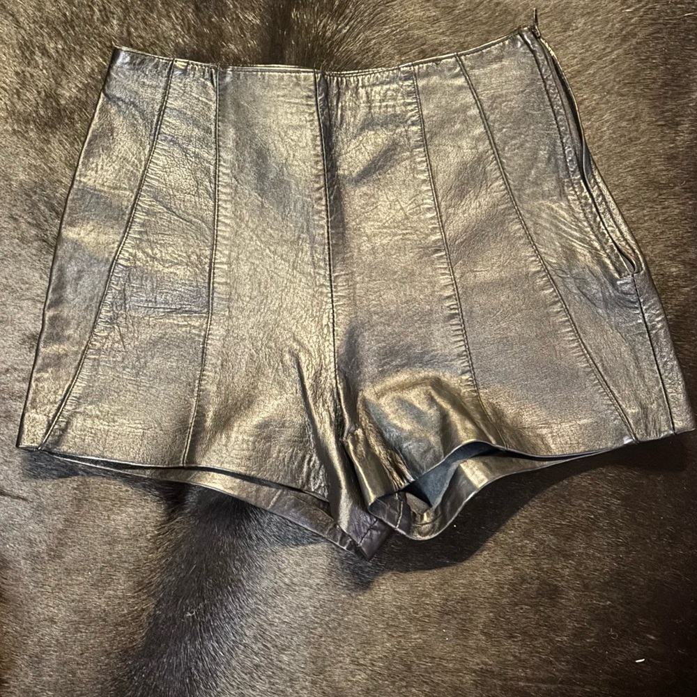 Vintage Black Leather High-Waisted Shorts – 90s Rocker Vibe